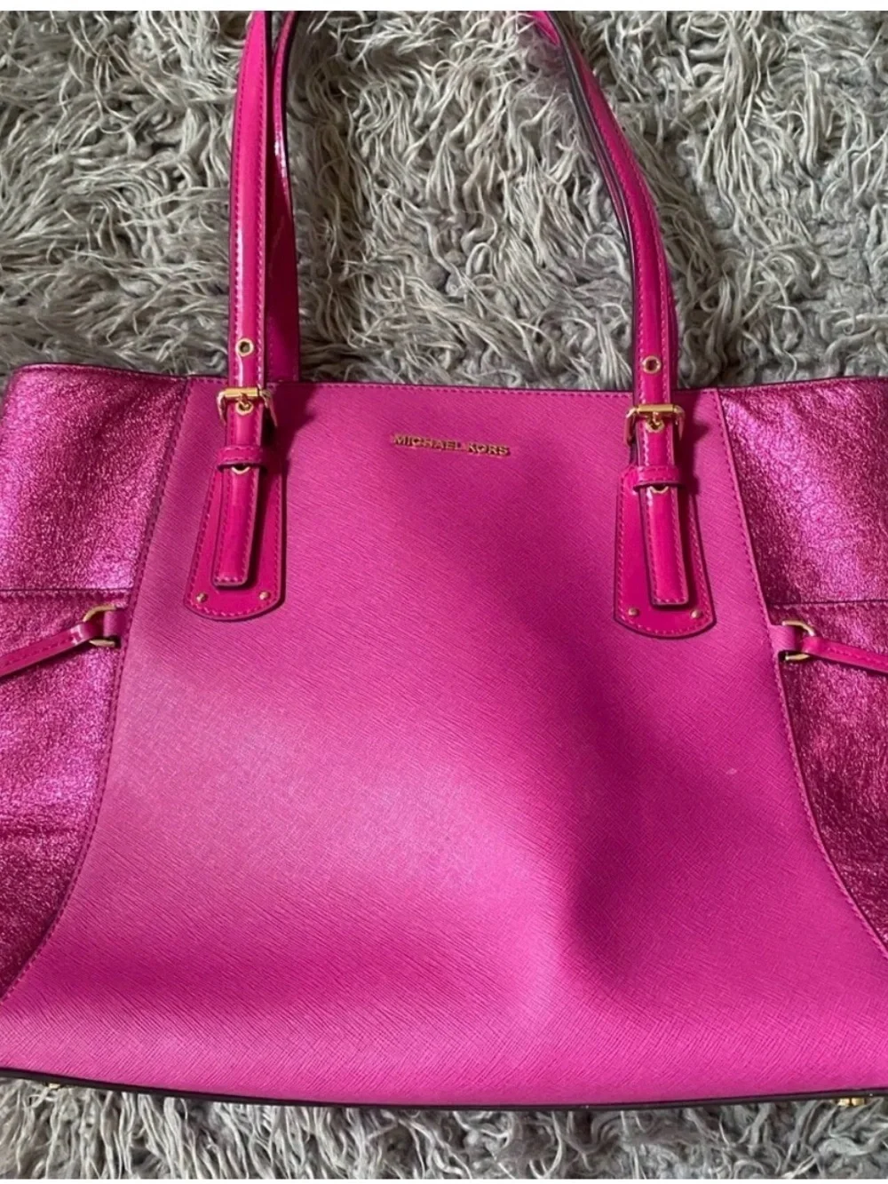 Michael Kors Voyager Fushia Pink Large Saffriano Leather w/ Metallic Sides NWT